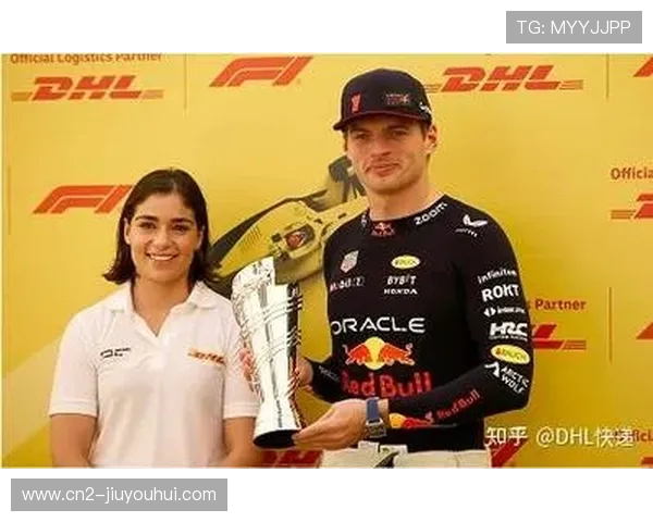 DHL足球裤引领运动时尚新潮流打造速度与激情的完美结合 DHL足球裤引领运动时尚新潮流打造速度与激情的完美结合